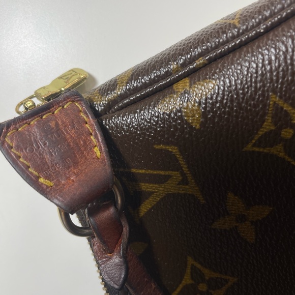 Louis Vuitton Monogram Pochette - Picture 2 of 5